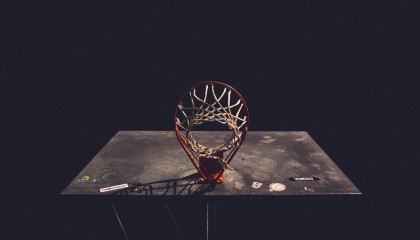 pg游戏：莫布利攻防一体献全能数据 17分13篮板6助攻4封盖率队夺胜